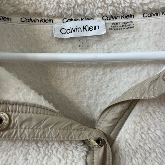 Calvin Klein fuzzy pullover 1/4 zip - Picture 2 of 4